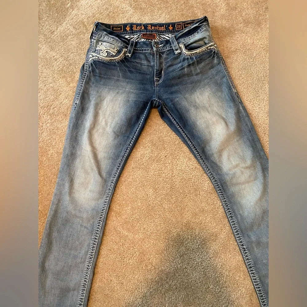 Women’s Rock Revival Jeans - Picture 8 of 10